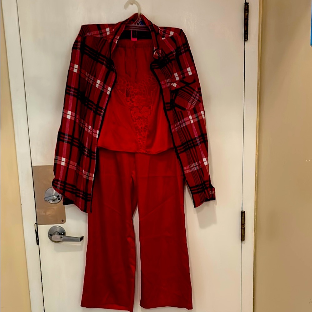 Red Women's Pyjamas set 3 pieces, size small